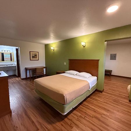 Relax Inn & Suites Mattoon Экстерьер фото